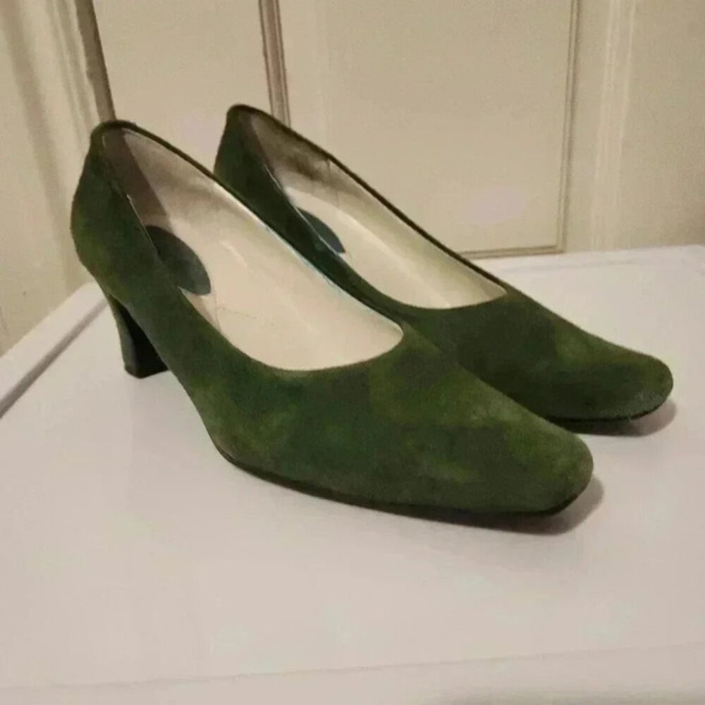 Gorgeous vintage emerald green suede square toe heels